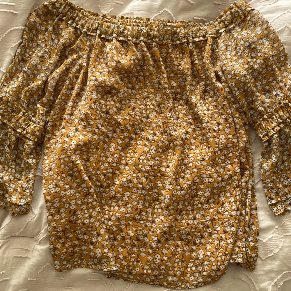 Only worn once. Mustard and cream floral off shoulder top.